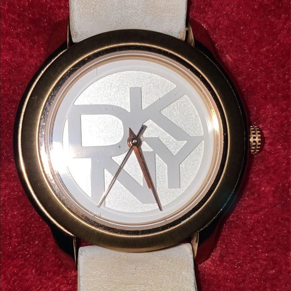 🎉HP🎉 DKNY white Genuine White leather Strap Logo Dial Rose gold tone wa… - Picture 2 of 10